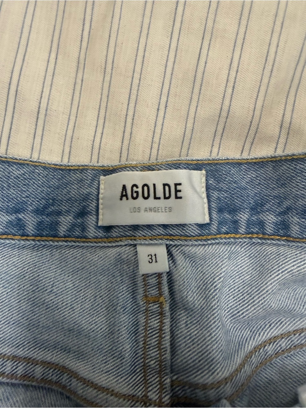 Agolde Parker short in a light distressed color - Picture 8 of 10